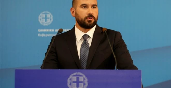 Βέβαιος ο Τζανακόπουλος πως η κυβέρνηση δεν πέφτει παρά το μήνυμα Καμμένου